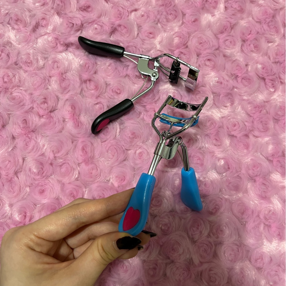 Eyelash curler